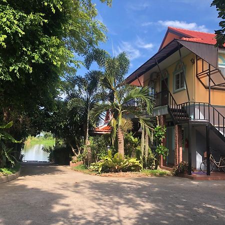 Ruen Thai Ban Rim Nam Kamphengphet Kültér fotó