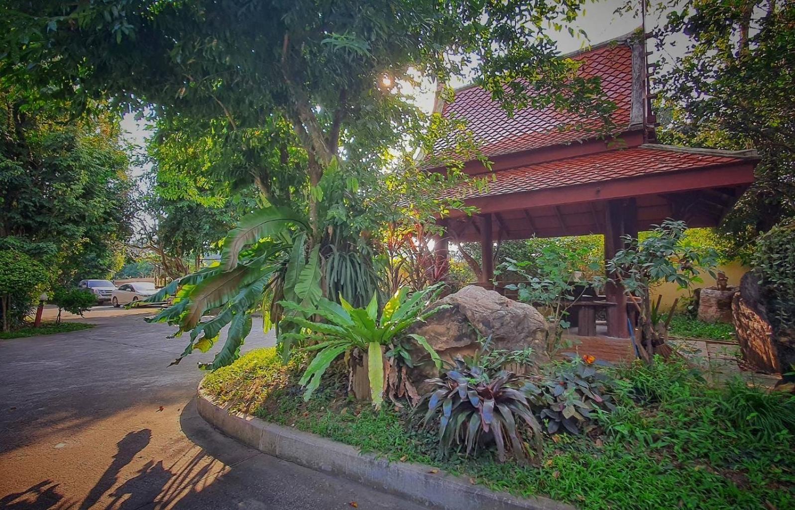 Ruen Thai Ban Rim Nam Kamphengphet Kültér fotó