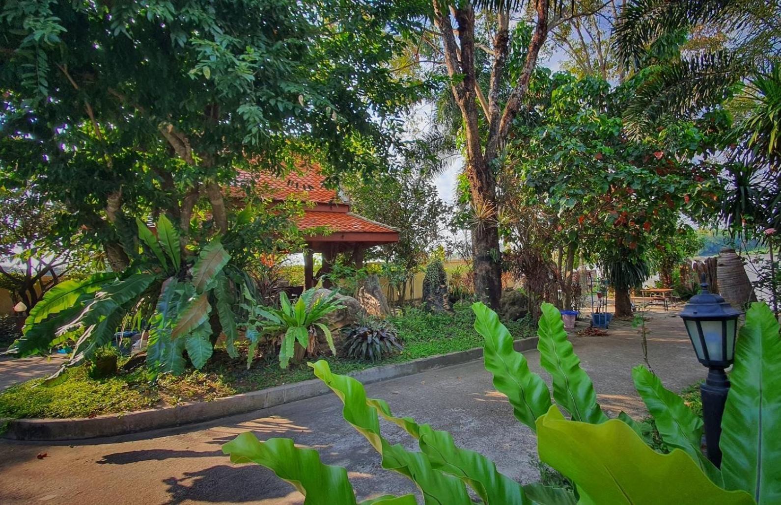 Ruen Thai Ban Rim Nam Kamphengphet Kültér fotó