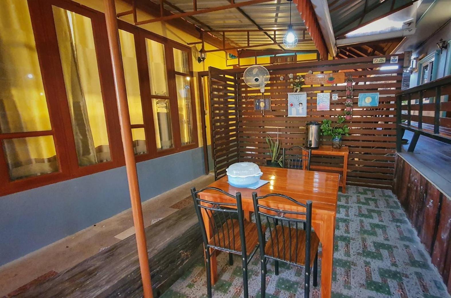 Ruen Thai Ban Rim Nam Kamphengphet Kültér fotó