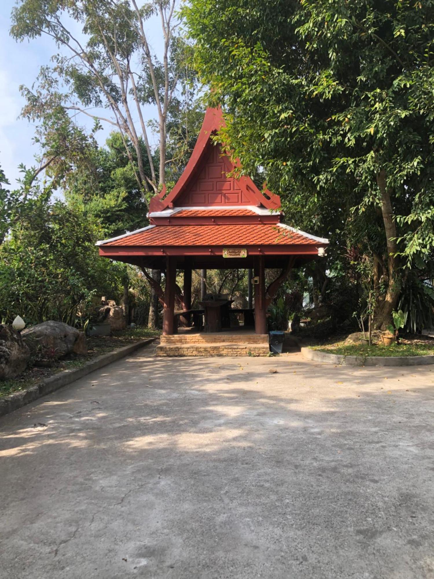 Ruen Thai Ban Rim Nam Kamphengphet Kültér fotó
