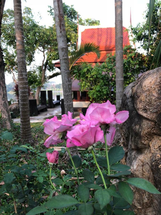 Ruen Thai Ban Rim Nam Kamphengphet Kültér fotó