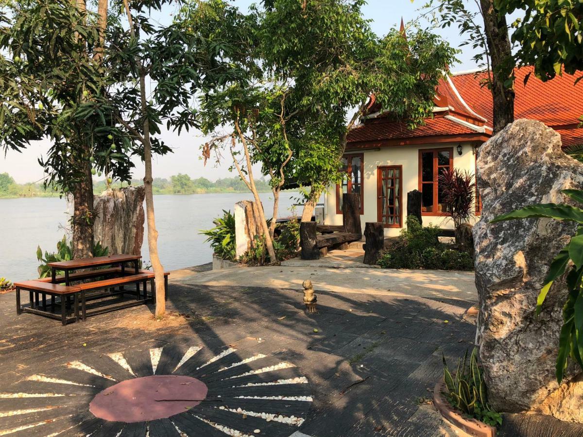 Ruen Thai Ban Rim Nam Kamphengphet Kültér fotó