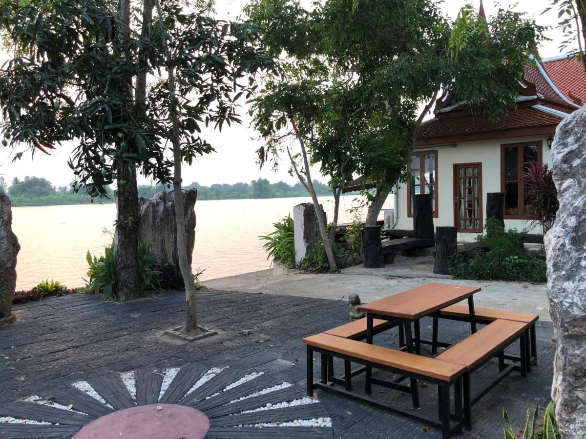 Ruen Thai Ban Rim Nam Kamphengphet Kültér fotó