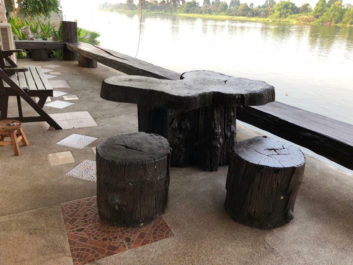 Ruen Thai Ban Rim Nam Kamphengphet Kültér fotó