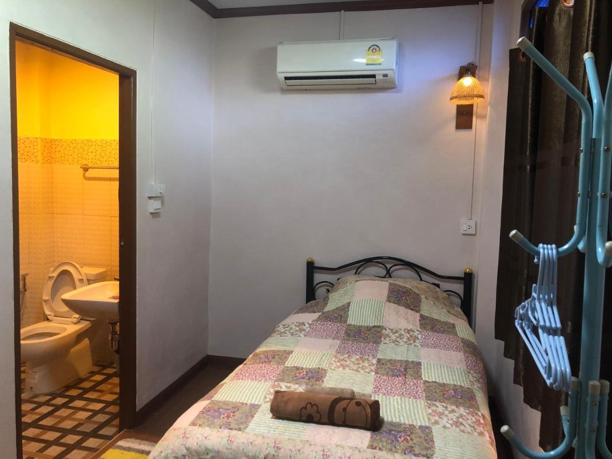 Ruen Thai Ban Rim Nam Kamphengphet Kültér fotó